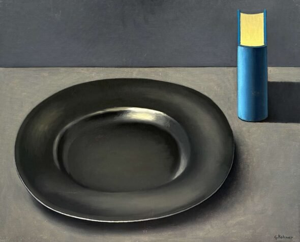 Plat d'étain et livre bleu