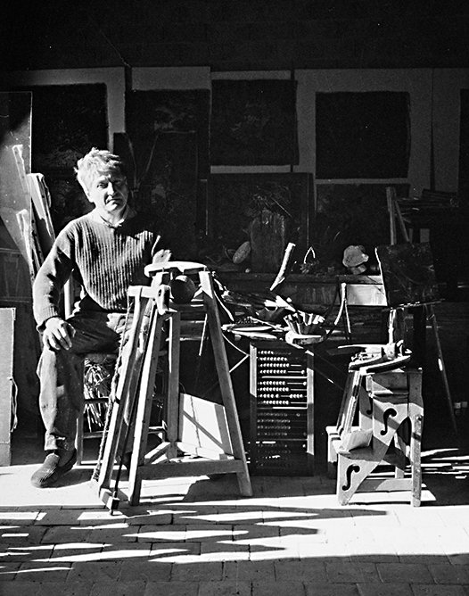 Raymond Humbert dans son atelier